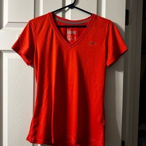 Women’s short sleeve Under Armour shirt size Medium